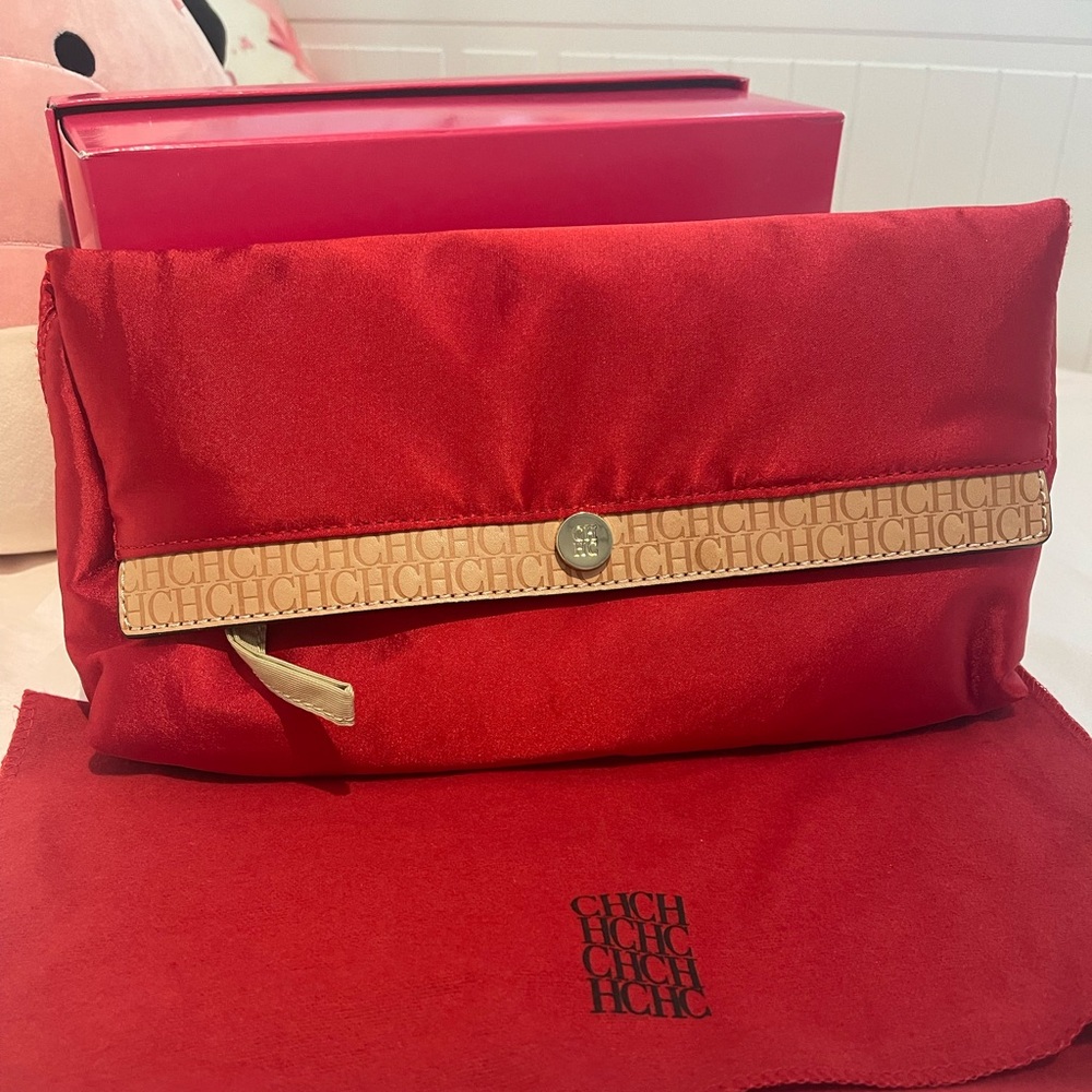 CH CAROLINA HERRERA AUTHENTIC SATIN CLUTCH 😍